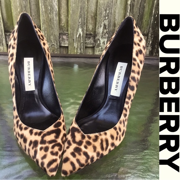 🎉HOST PICK🎉 Burberry pumps - Picture 1 of 3